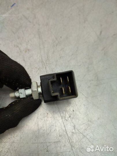 Датчик включения стопсигнала Ssang Yong Rexton 1