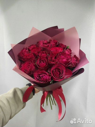 Букет из 19 красных роз