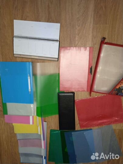 Пластиковые папки, ежедневники, конверты, уголки