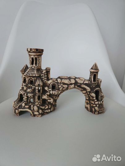 Большой замок в аквариум