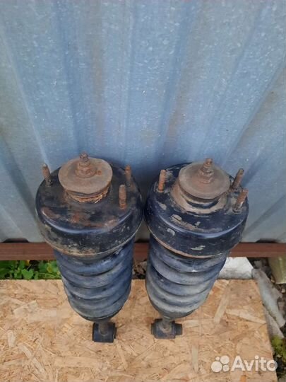 Стойки передние Ford Explorer 4 2006-2010