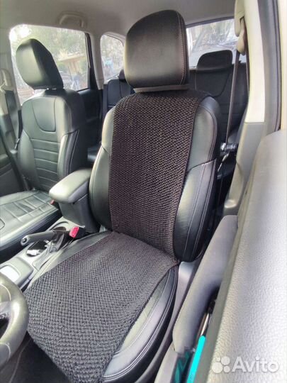 Вязанная накидка на сиденье автомобиля. Чехол