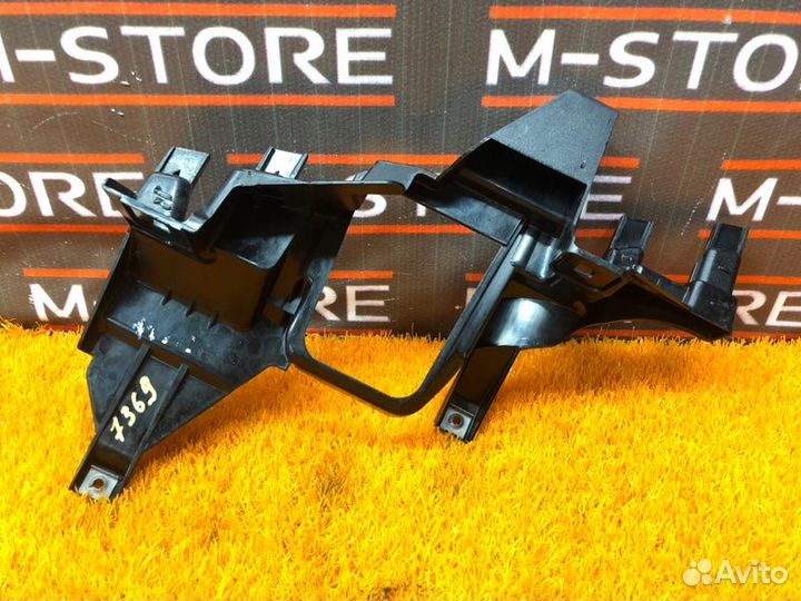 Кронштейн фары правый Bmw 7-Series E66/65 N62B48B