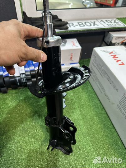 Стойка амортизатор передний Kia Rio 3 правая