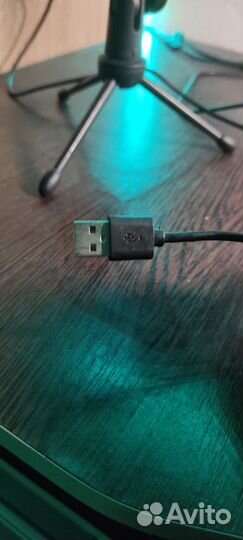 Студийный конденсаторный микрофон