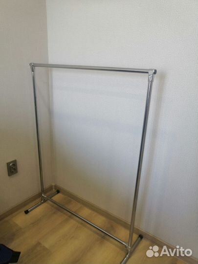 Вешалка для одежды напольная металлическая