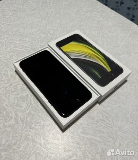 iPhone SE, 128 ГБ