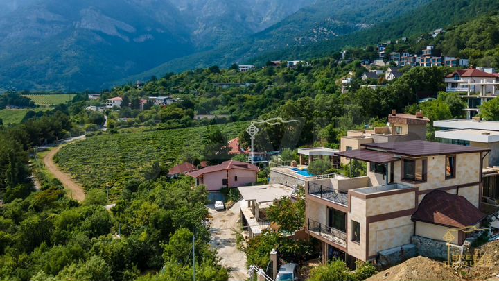 Дом 223 м² на участке 2,1 сот.