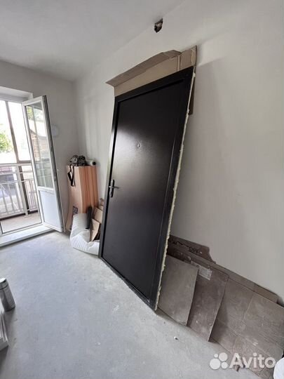 Дверь входная металлическая от застройщика