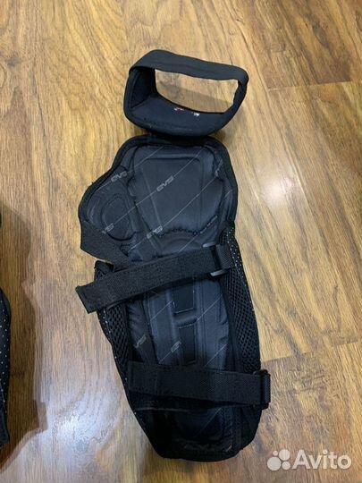 Мотонаколенники Evs