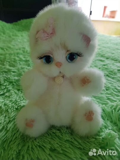 Белый котенок ручной работы