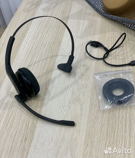 Беспроводная Bluetooth гарнитура Edifier CC200