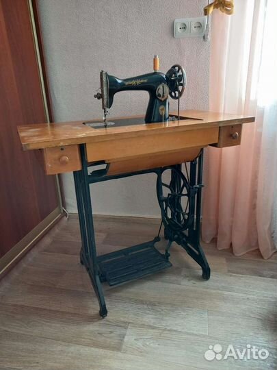 Швейная машина Подольск ножная пмз