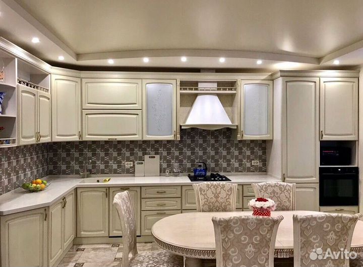 Кухонный гарнитур в классическом стиле на заказ