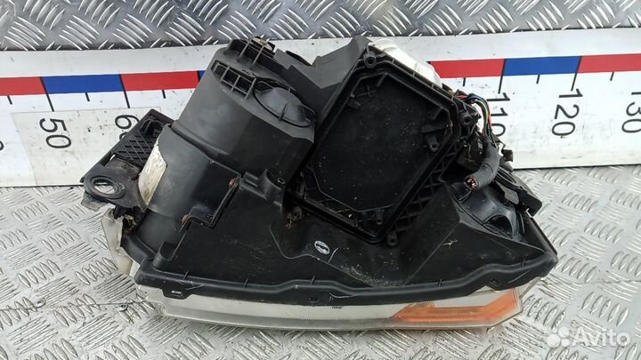 Фара Land Rover Discovery (2004-2009)