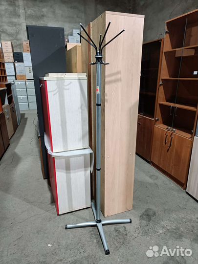 Напольная вешалка