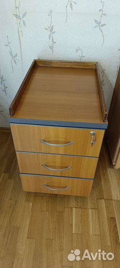 Тумбочка офисная выкатная