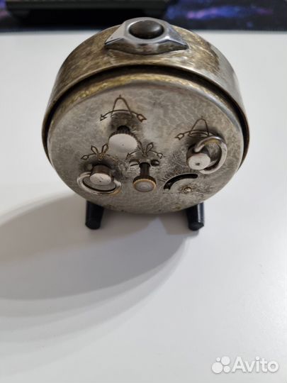 Часы будильник 