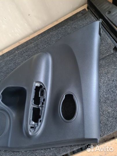 Обшивка двери задняя Nissan Juke F15 HR16DE 2011