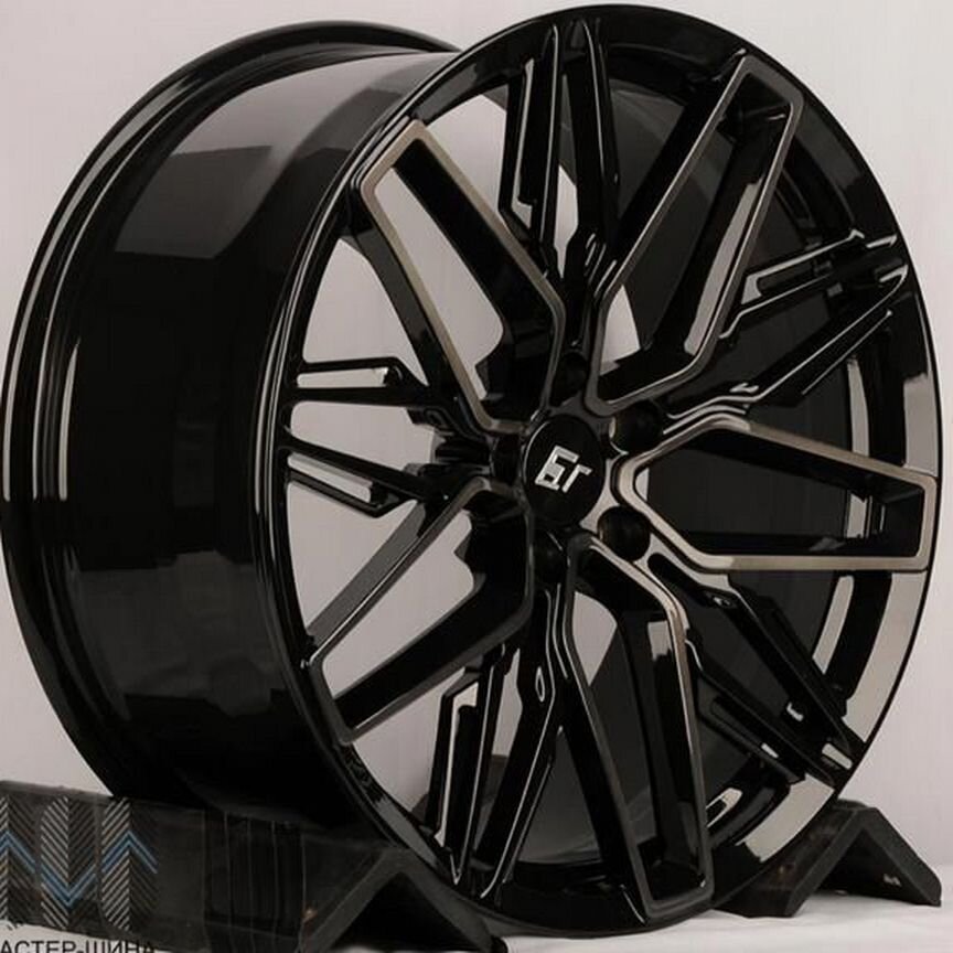 KoKo Kuture YH3045 : 8,5x20 5*114,3 Et:38 Dia:67,1 Gloss Black