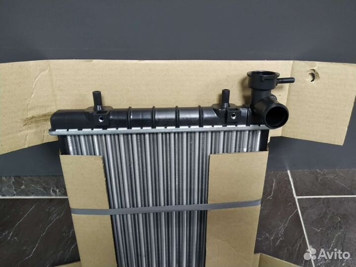 Радиатор охлаждения Хендай акцент МКПП