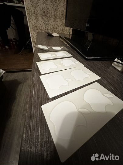 Наклейки iPhone