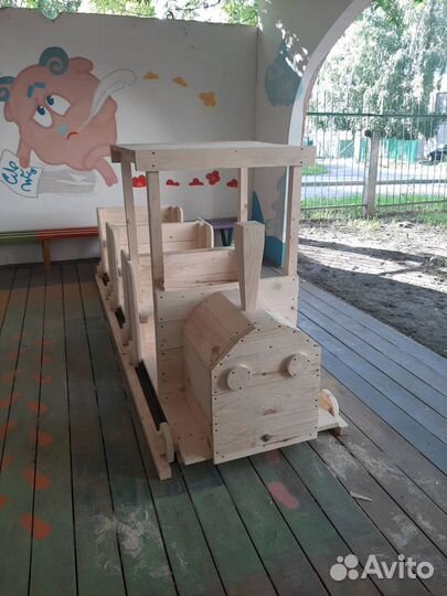 Паровозик деревянный для детской площадки