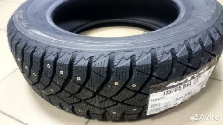 Nitto Therma Spike 215/50 R17 91T