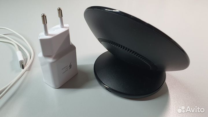 Беспроводное зарядное устройство Samsung EP-NG930