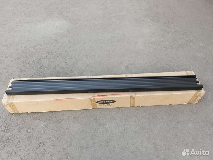 Пороги Toyota Land Cruiser 200 чёрные