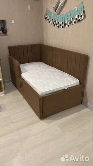 Детская кровать, диван с мягкими спинками