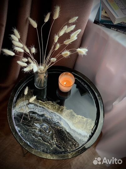 Журнальный столик круглый с эпоксидной смолой