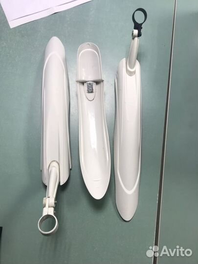 Крылья для велосипеда есть как белые так и черные