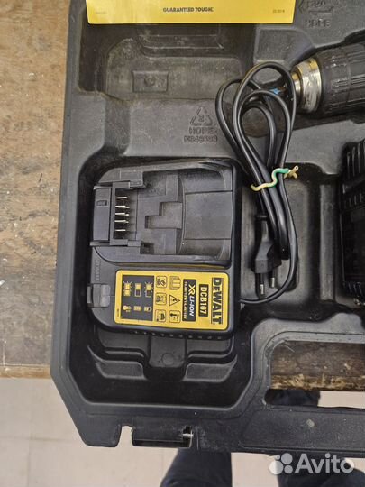 Шуруповерт Dewalt