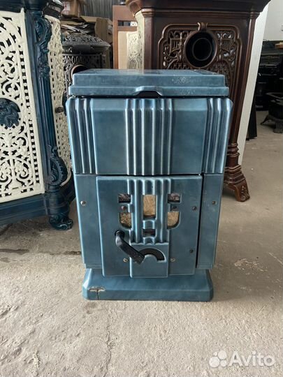 Старинная чугунная печь