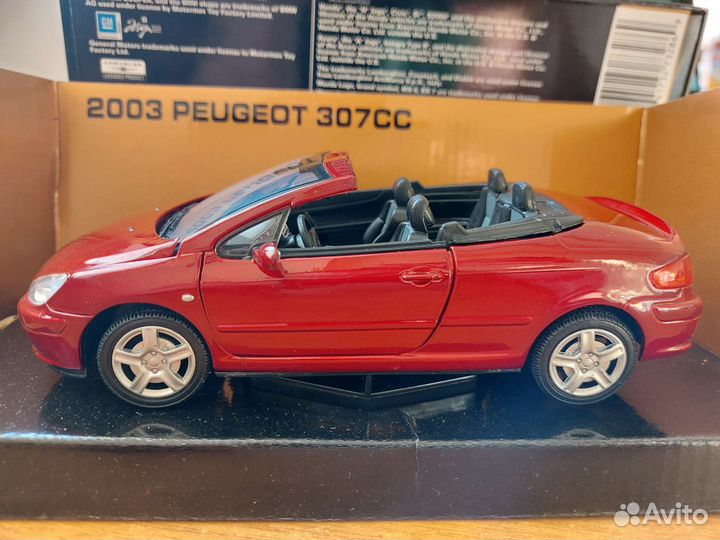 Коллекционная модель автомобиля Peugeot 307CC 1:24