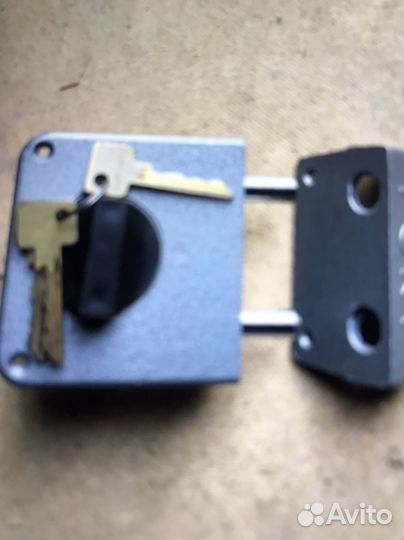 Замок дверной накладной новый