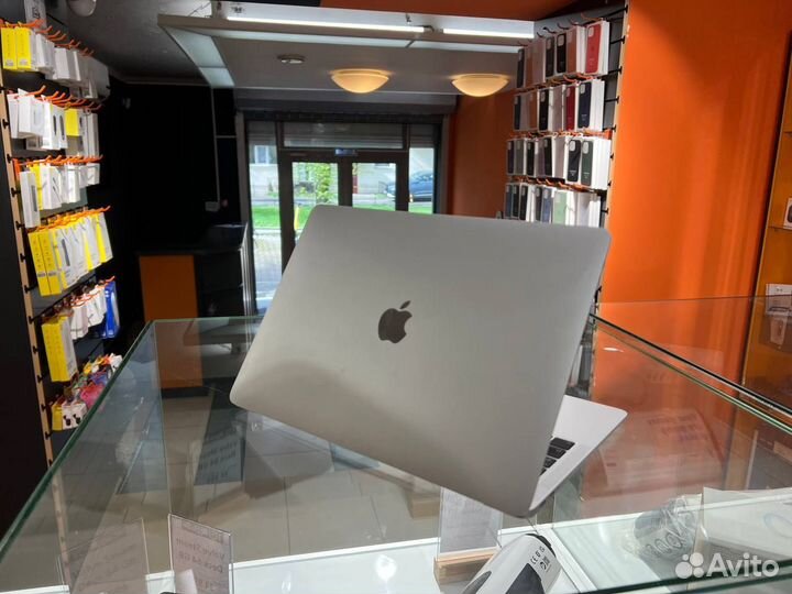 Apple MacBook Air 13 (i5, 2018)