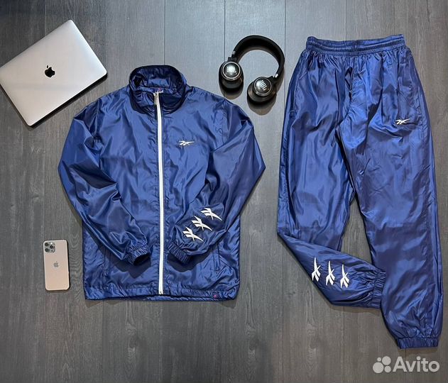 Спортивный весенний мужской костюм reebok