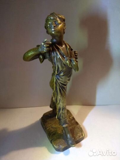 Статуэтка. Бронза