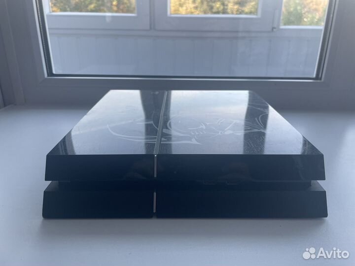 Продаю PS 4 Fat на 1 Tb Лимитированная версия