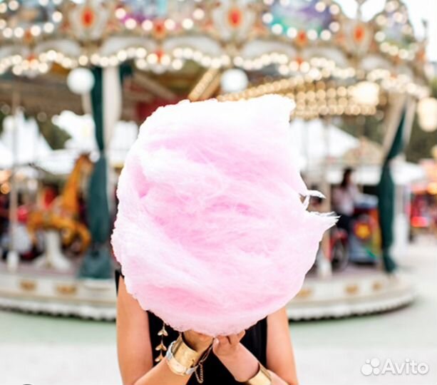 Продавец садкой ваты и аниматор на дартс