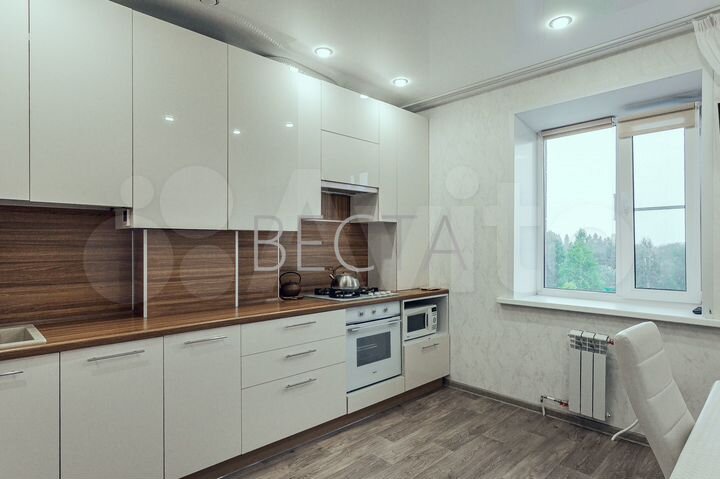 3-к. квартира, 90 м², 3/3 эт.