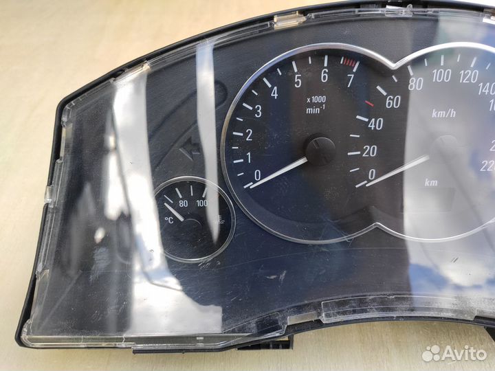Панель приборов МКПП на Opel Meriva A