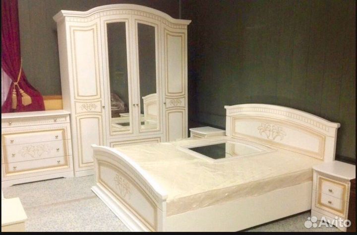 Спальный гарнитур