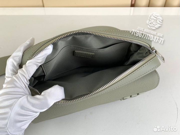 Сумка мужская чернз плечо Louis Vuitton Fastline