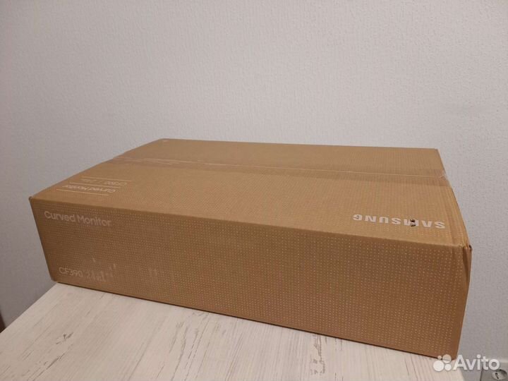 Изогнутый монитор Samsung 23,5
