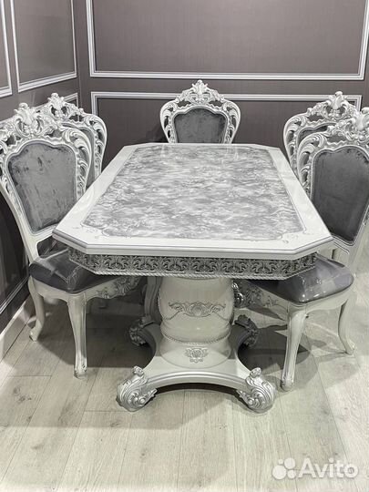 Стол для гостинной