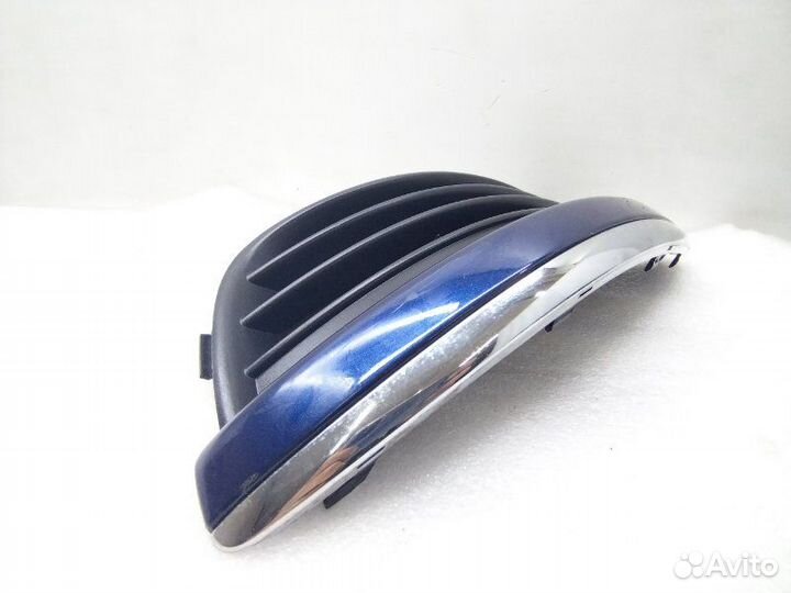 Решетка в бампер передняя левая Volkswagen Jetta 5