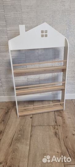 Книжная полка монтессори